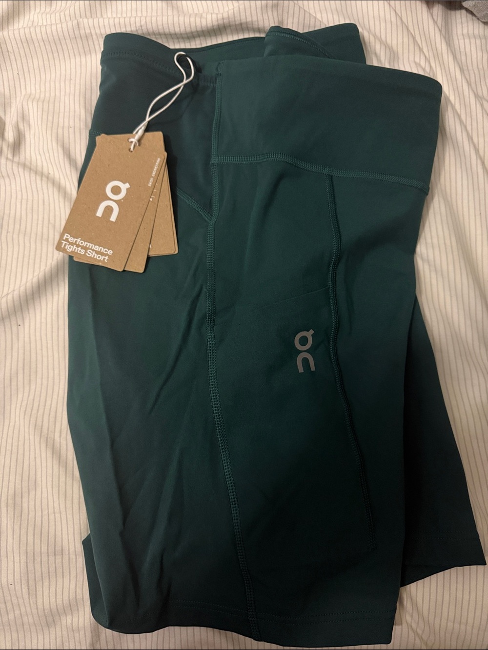 On Performance Pocket Leggings in Deep Green - Picture 4 of 4